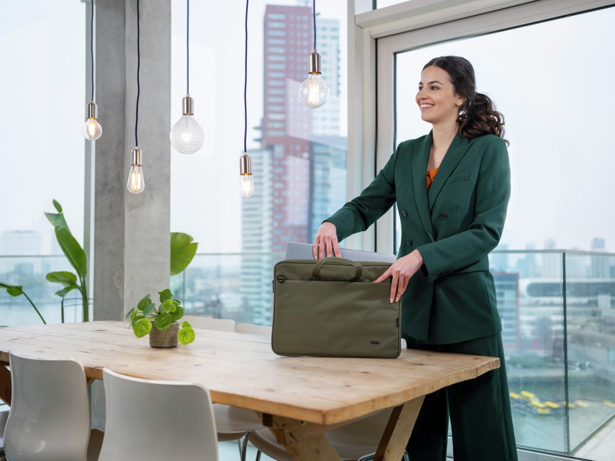 Bologna Slim Laptop Bag For 16in Eco Laptops Green