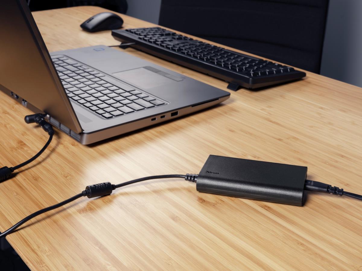 Simo Slim Laptop Charger 70w