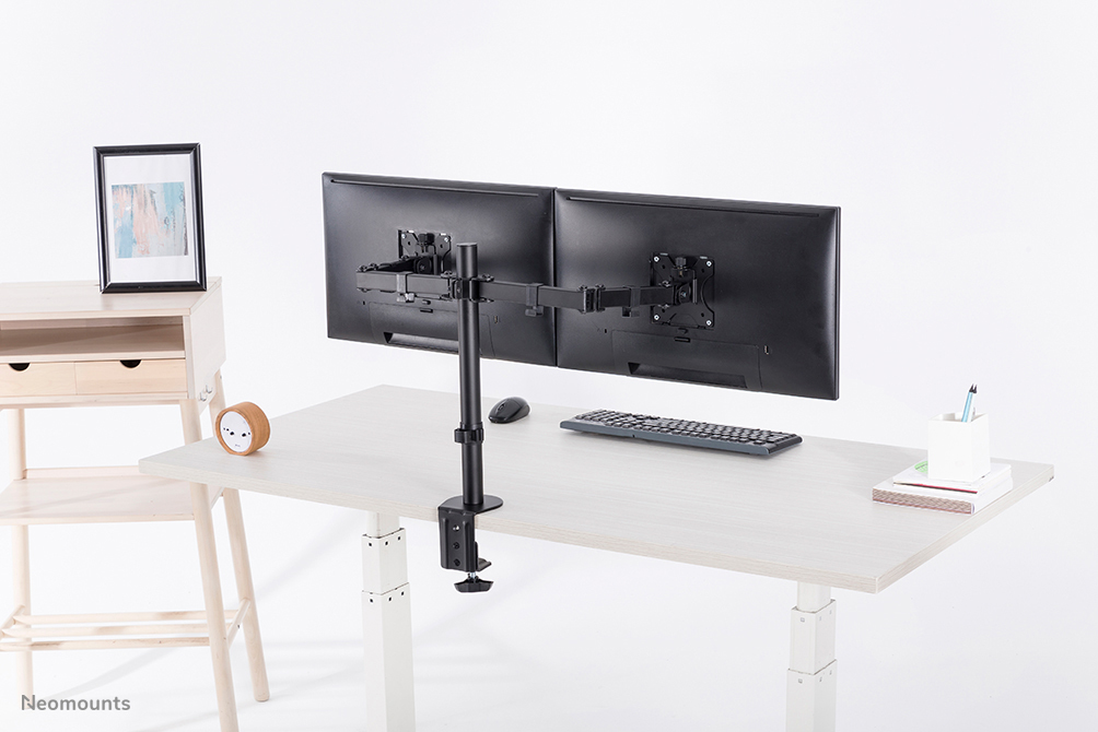 Flatscreen Desk Mount 10-32in Black (fpma-d550dblack)