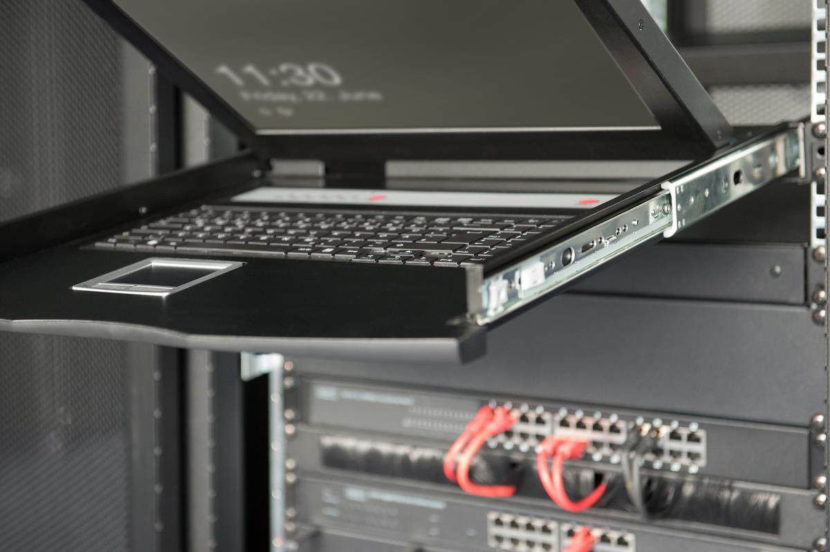 Modularized 43.2cm (19in) HD TFT console with 8 port KVM. RAL 9005 black - GE keyboard