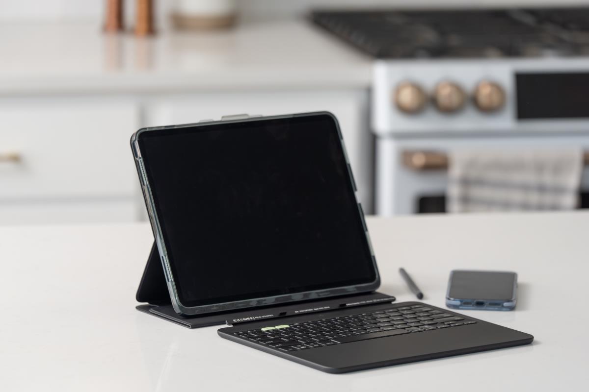 Keyboard Pro Keys 2 Apple iPad Air 11 (m4) Black Qwertzu German