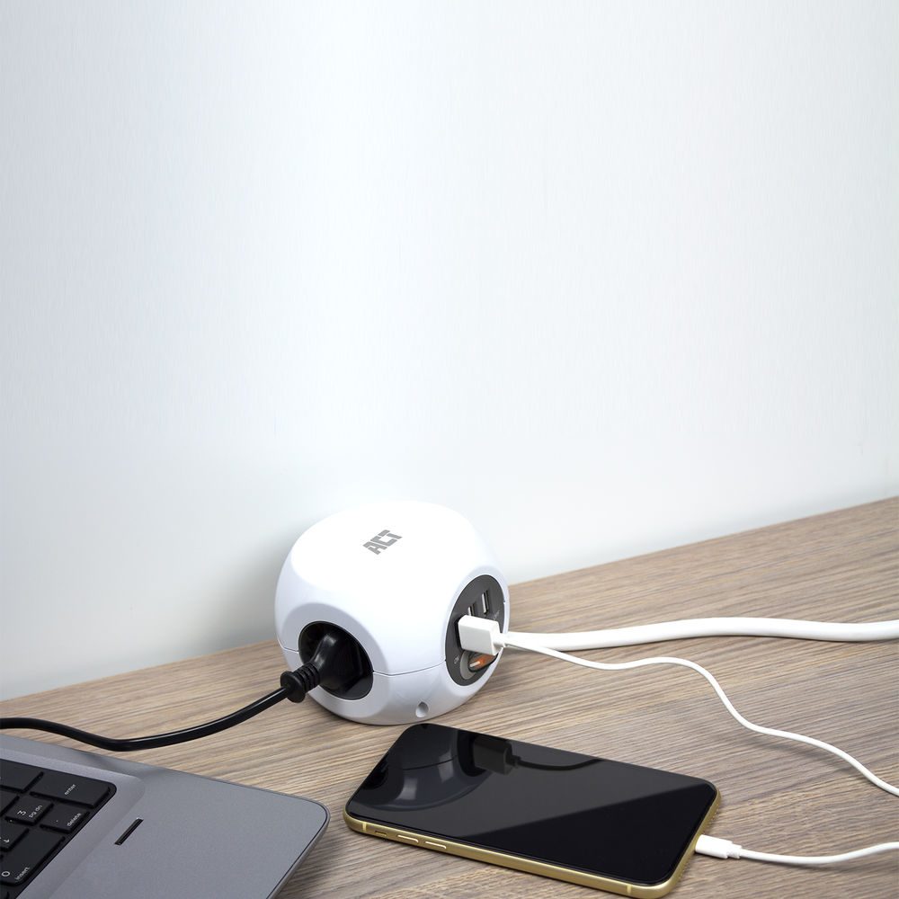 Power Socket Cube (PDU) with 3 Sockets Type F 3 USB-A Ports 1.5m