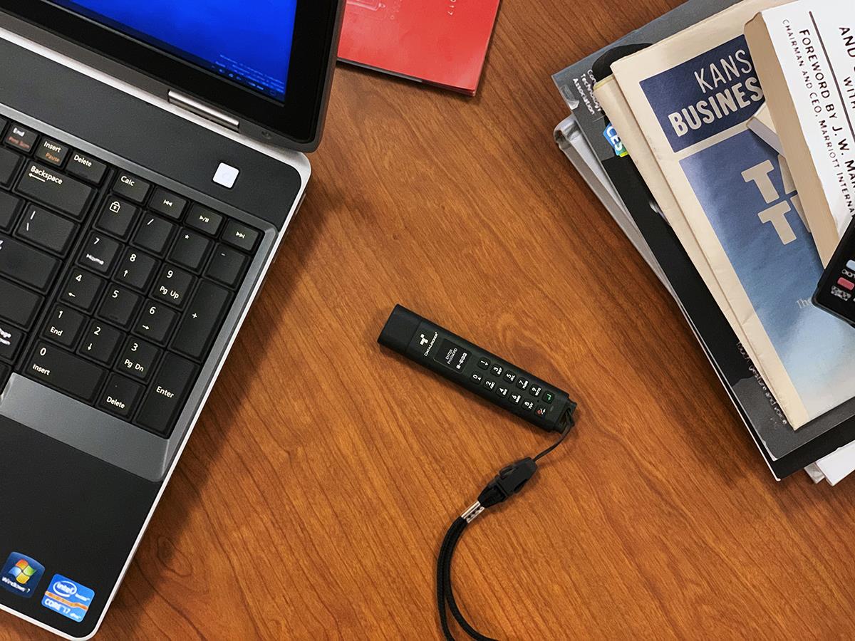 Sentry K300 - 64GB USB Stick - USB 3.1 - Encrypted