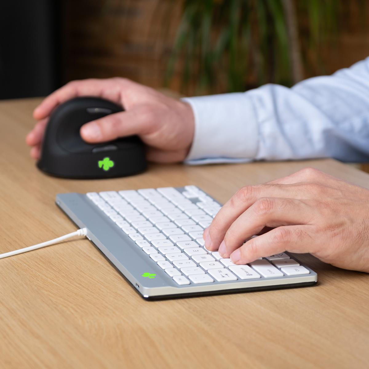 Compact Break Ergonomic - Keyboard - Wired - White - Qwerty Us