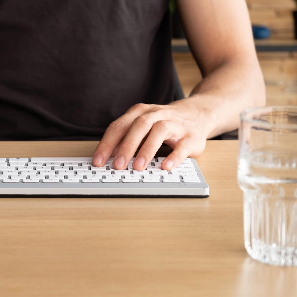 Compact Break Ergonomic - Keyboard - Wireless - White - Qwerty Us