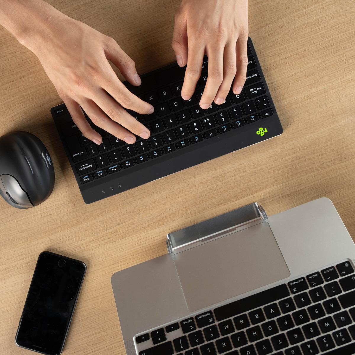 Compact Break Ergonomic - Keyboard - Wireless - Black - Qwertzu German