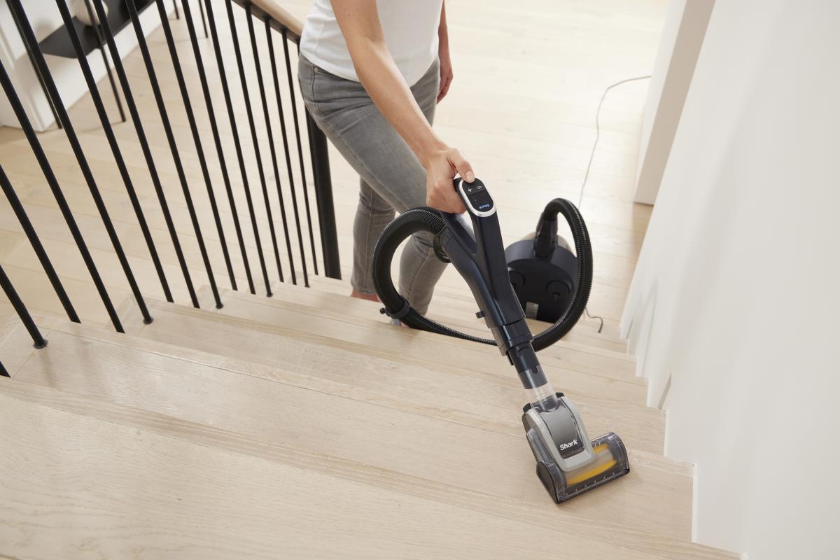 Shark Bagless Cylinder Vacuum Cleaner - Pet Model. With Anti Hair Wrap