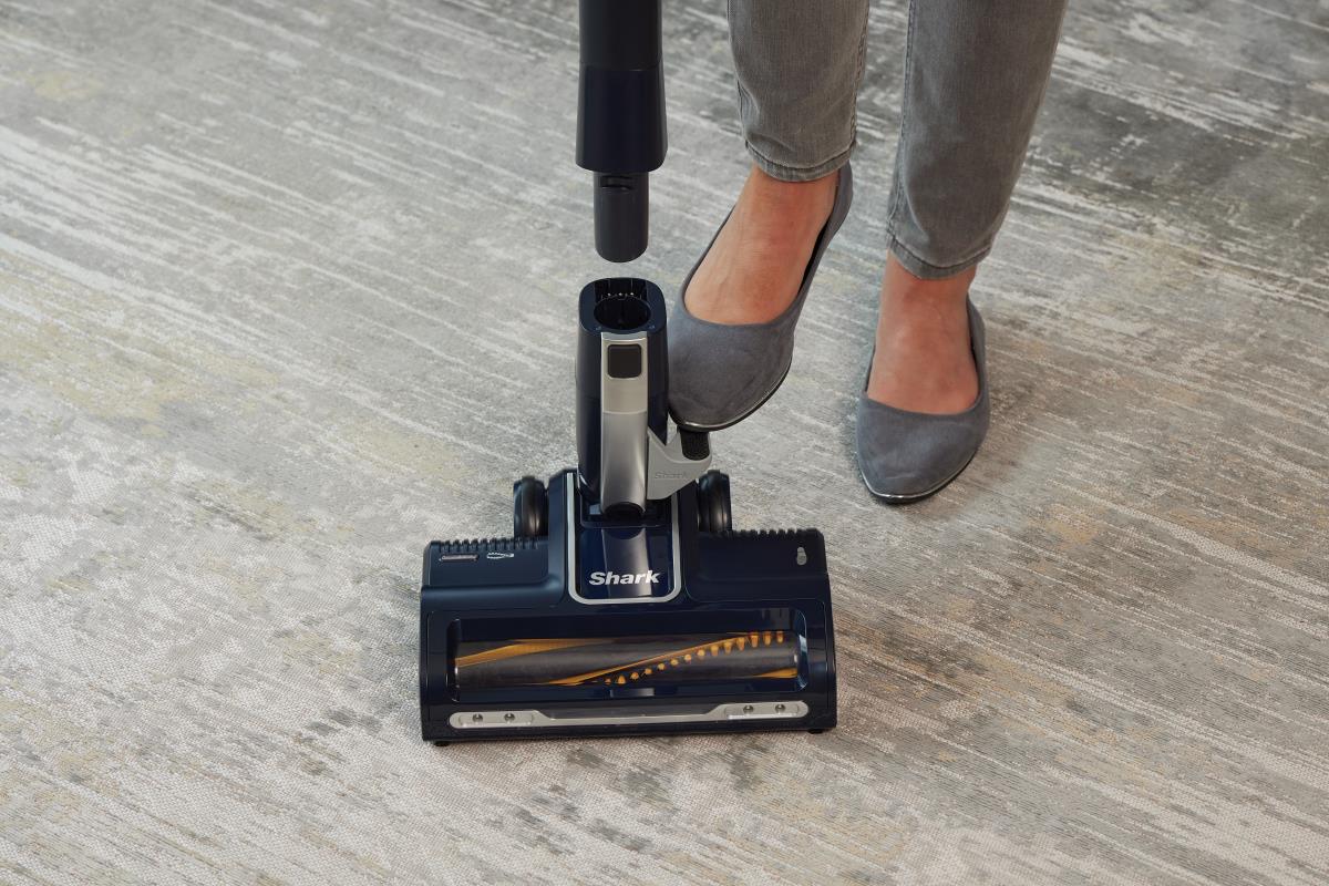 Shark Bagless Cylinder Vacuum Cleaner - Pet Model. With Anti Hair Wrap
