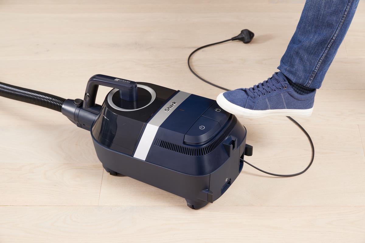 Shark Bagless Cylinder Vacuum Cleaner - Pet Model. With Anti Hair Wrap