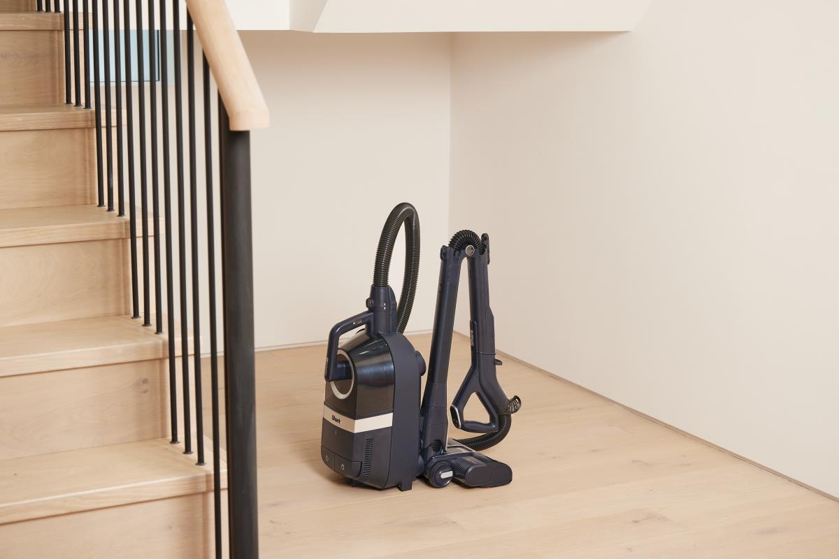 Shark Bagless Cylinder Vacuum Cleaner - Pet Model. With Anti Hair Wrap